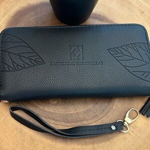 Katherine Karambelas Vegan Leather BLK Wristlet Wallet Embossed Leaf Print NWOT